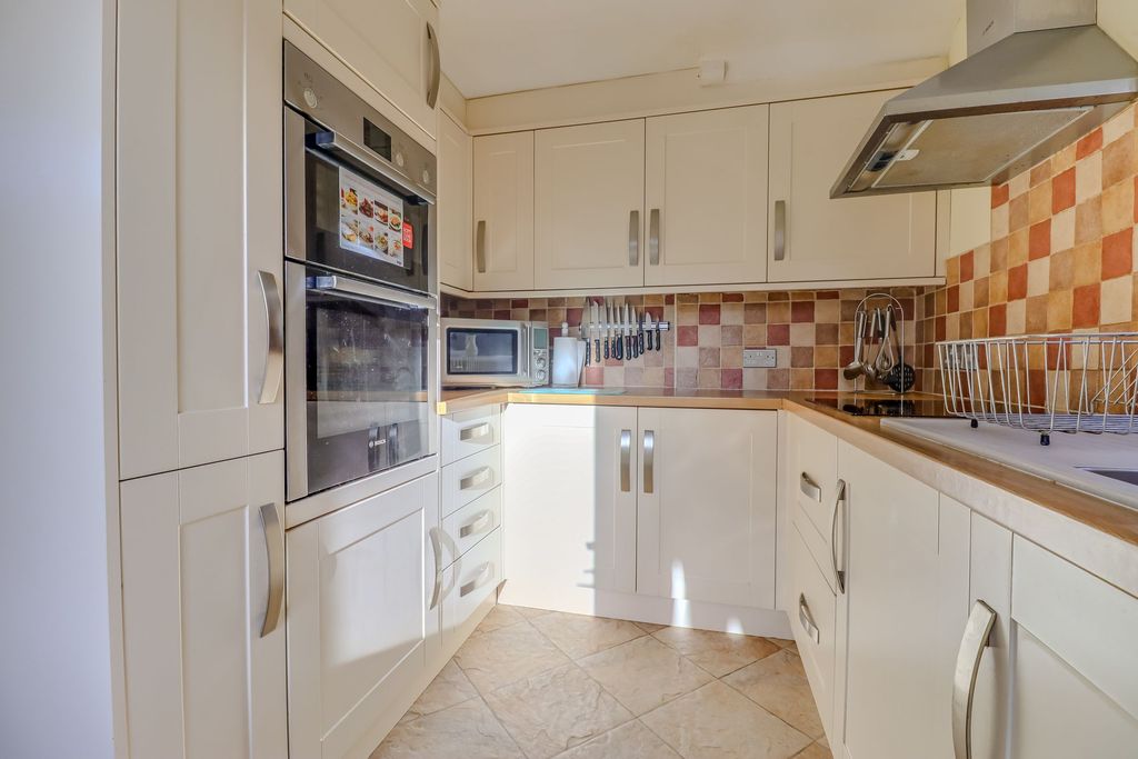 Property photo 3 of 15