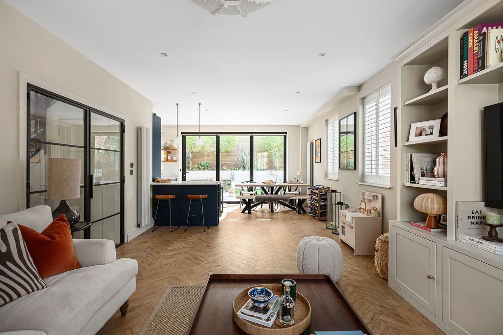 Property photo 2 of 34