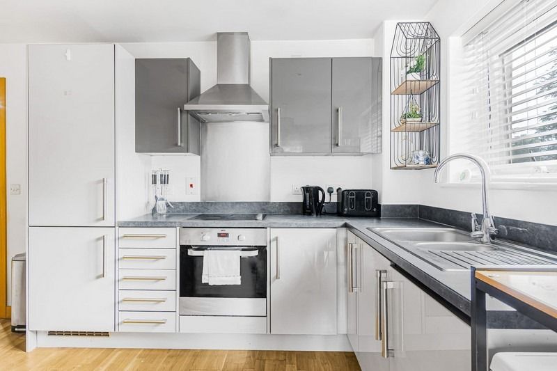 Property photo 3 of 12 5058352