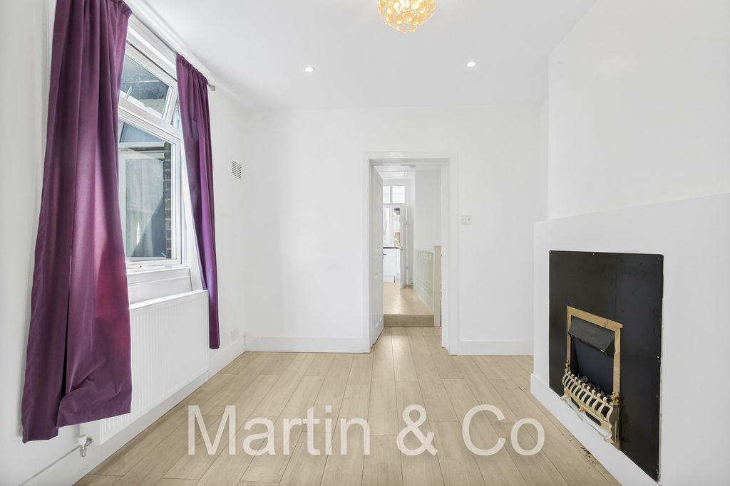 Property photo 3 of 15 1759652752 - 7 Rozel Terrace, Church Road, Cr0 - 8