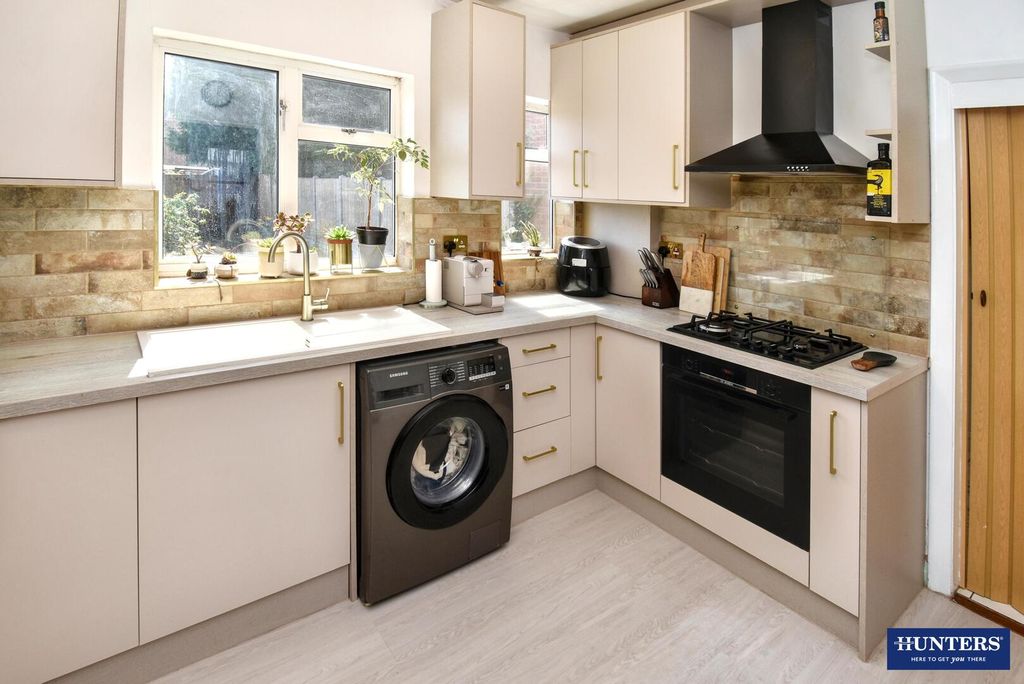 Property photo 3 of 13 Kitchen