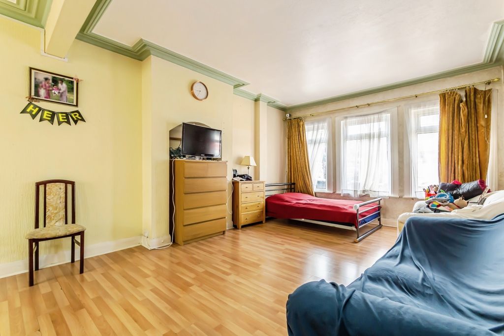 Property photo 2 of 17 Photo