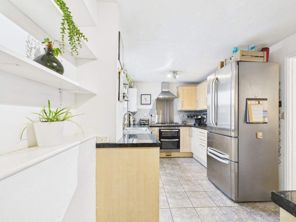 Property photo 2 of 15 Cam02435G0-Pr0114-Still012