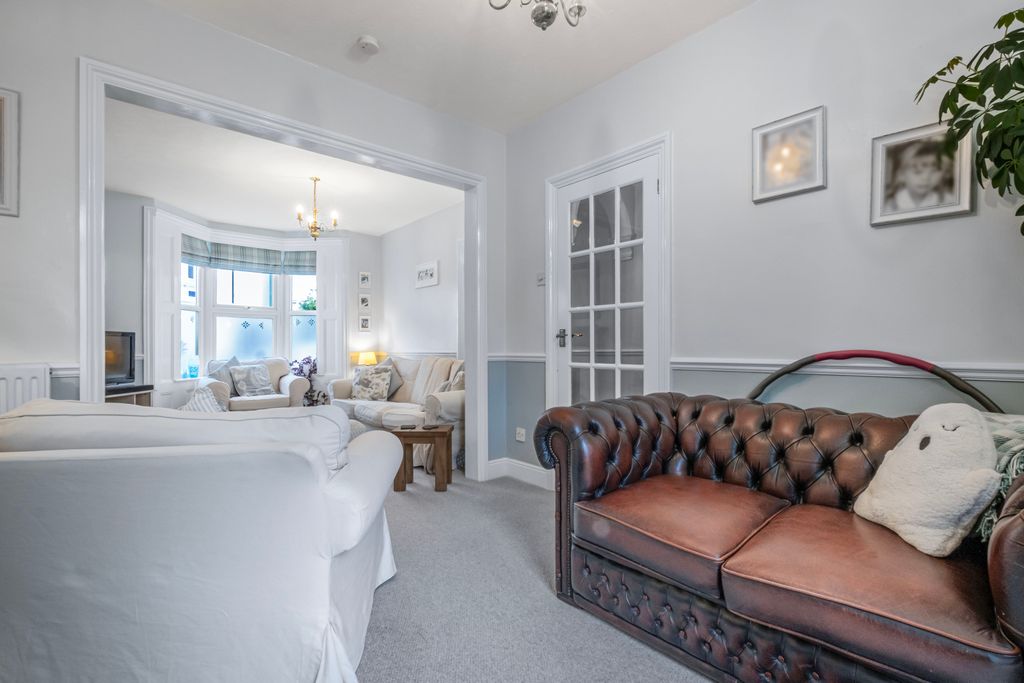 Property photo 2 of 26