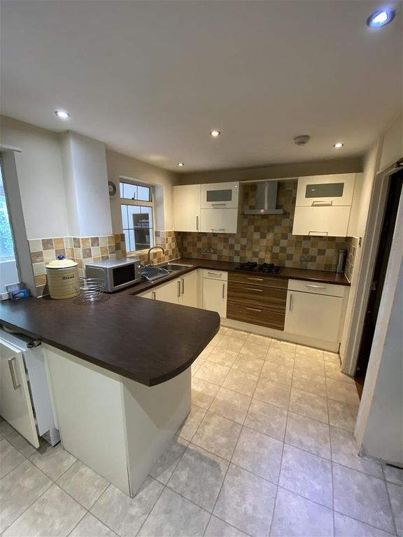 Property photo 2 of 11 Img_2595 (Large).Jpg