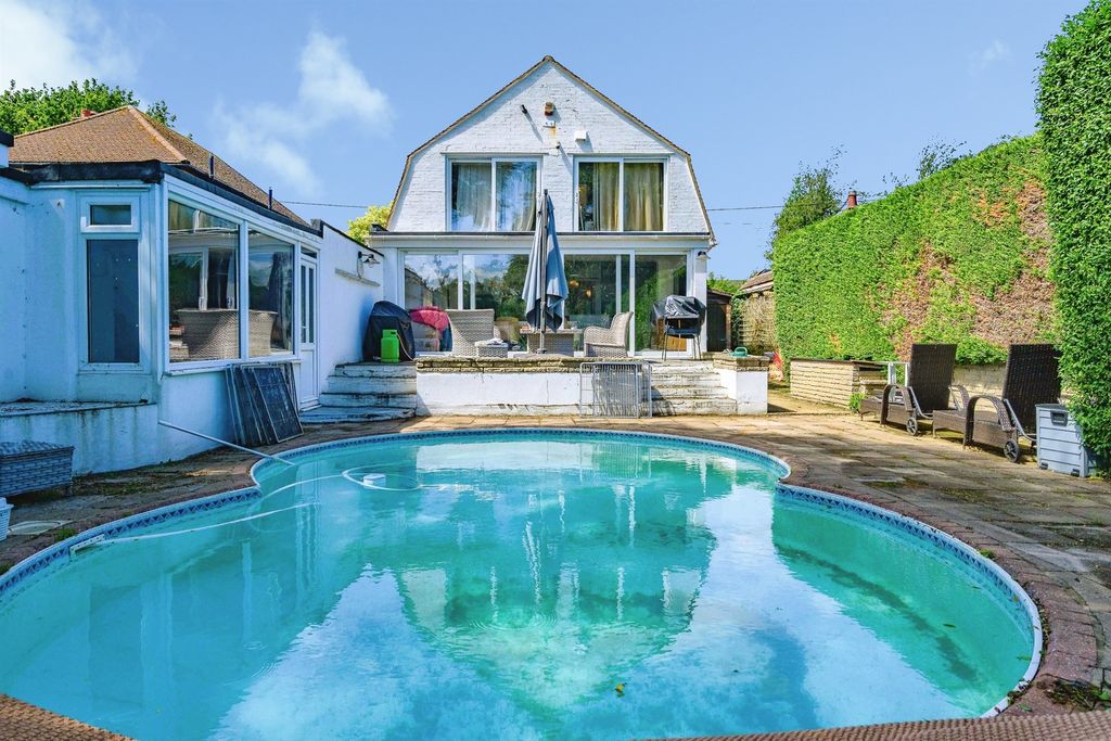 Property photo 1 of 18