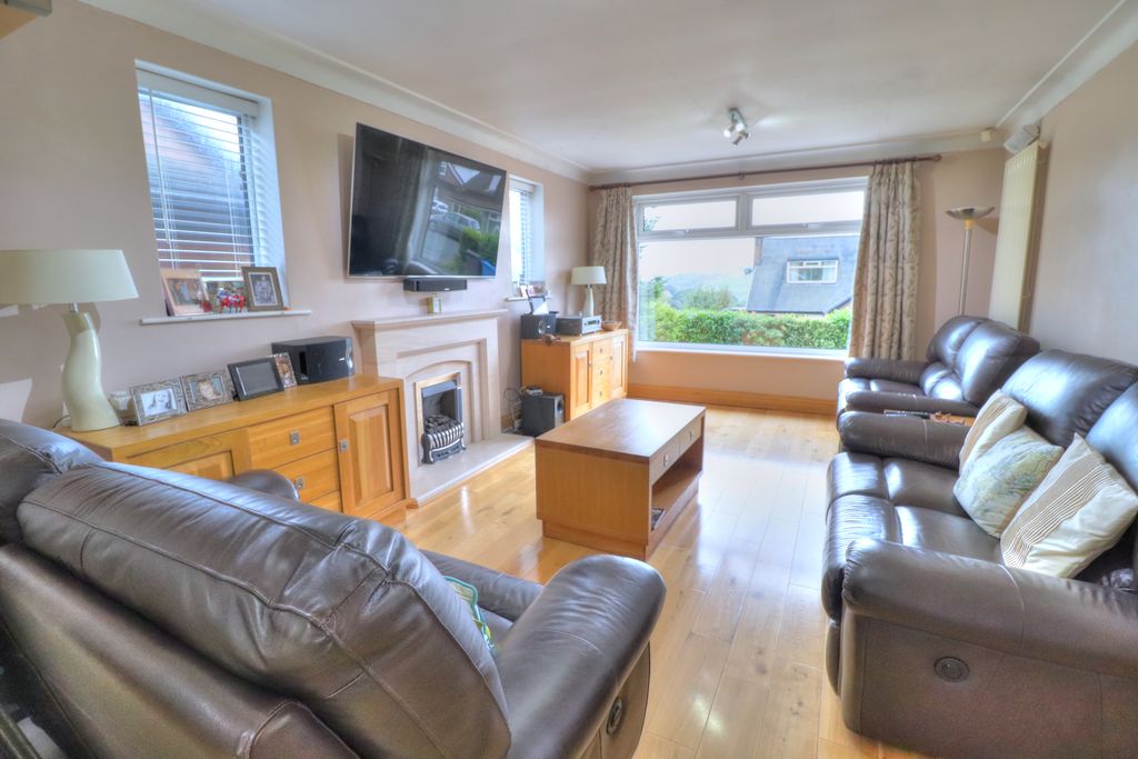 Property photo 2 of 24 Lounge