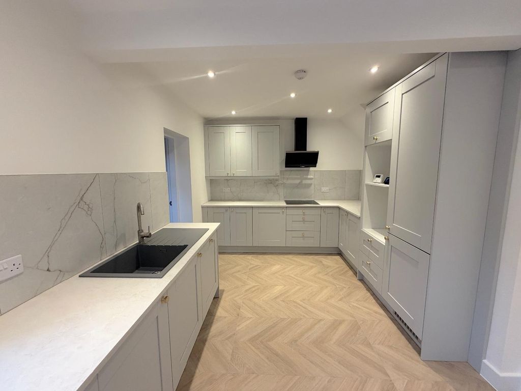 Property photo 2 of 14 Dining Kitchen