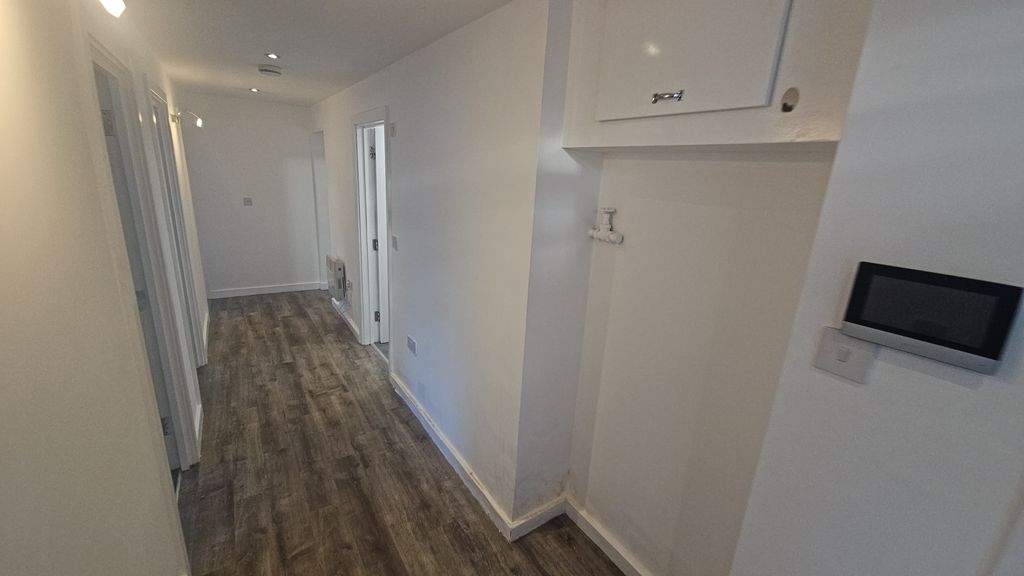 Property photo 3 of 19 Hallway