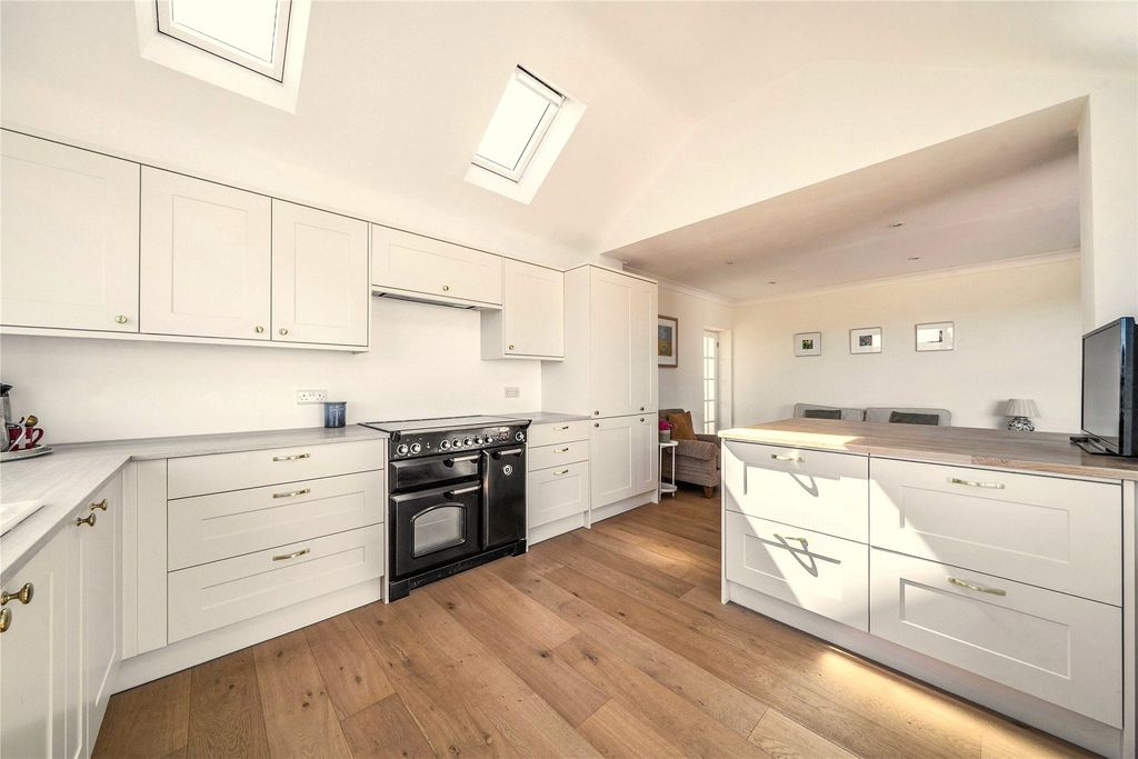 Property photo 2 of 29 Picture No. 83