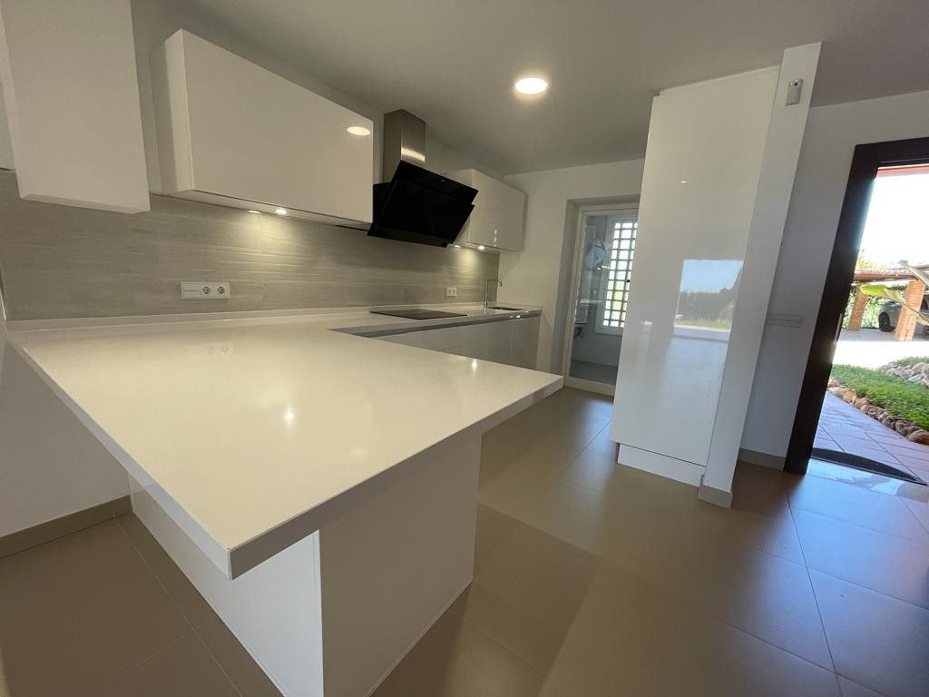 Property photo 2 of 31