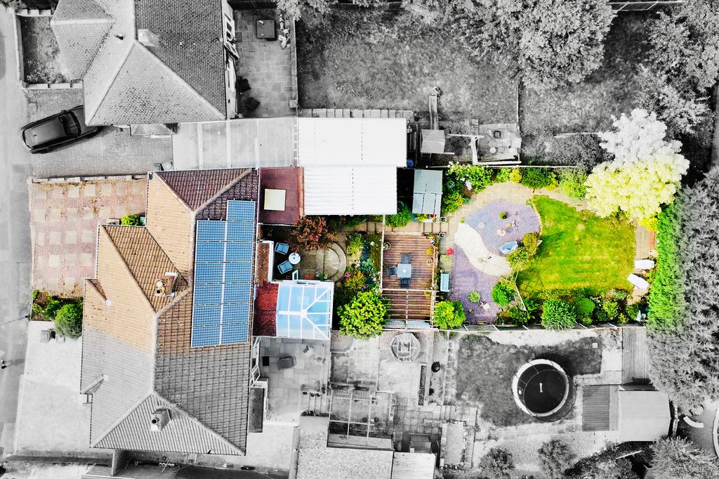 Property photo 2 of 31