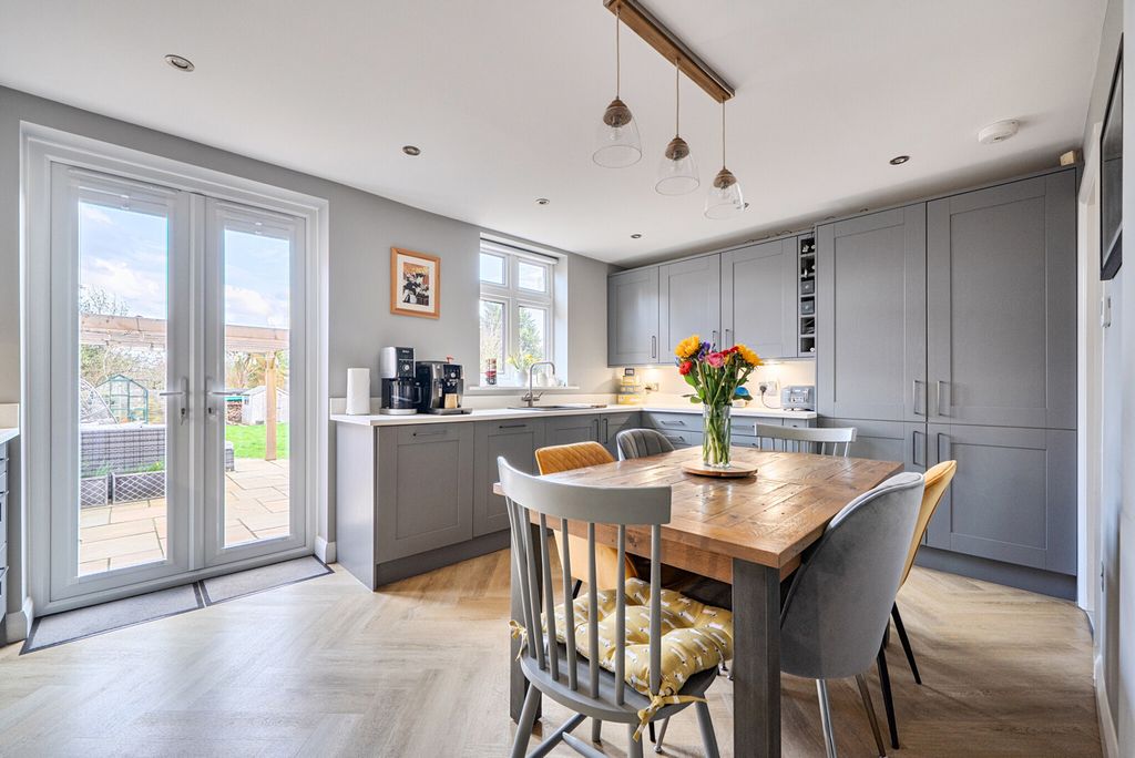 Property photo 2 of 24 1422360-7-69B044d...