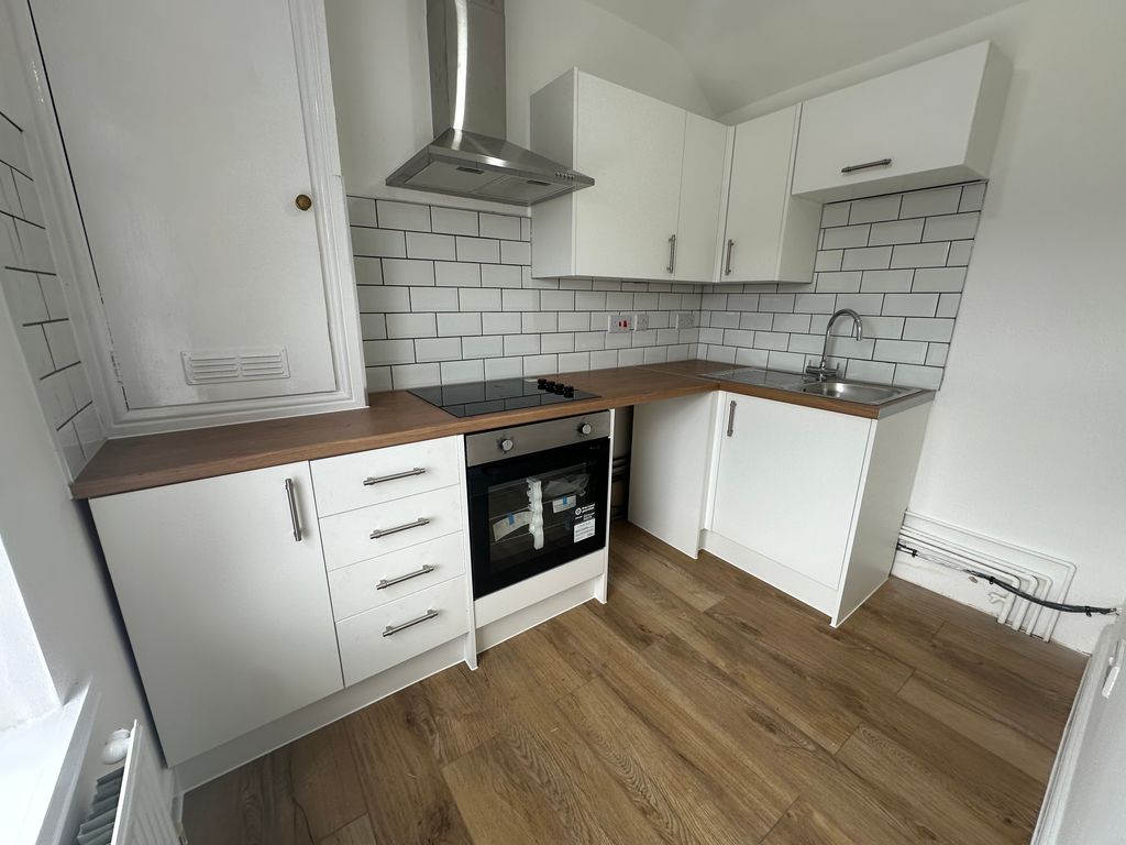 Property photo 2 of 8 Kitchen