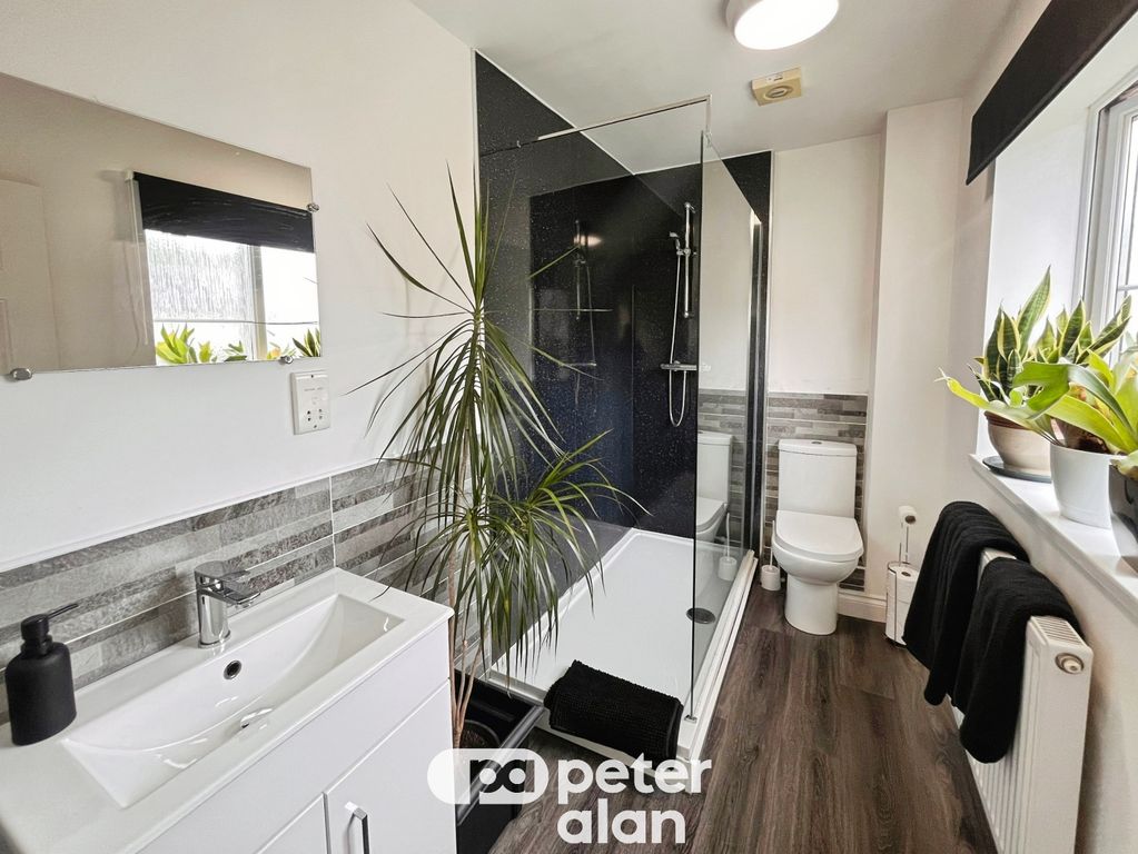 Property photo 3 of 14 Bathroom