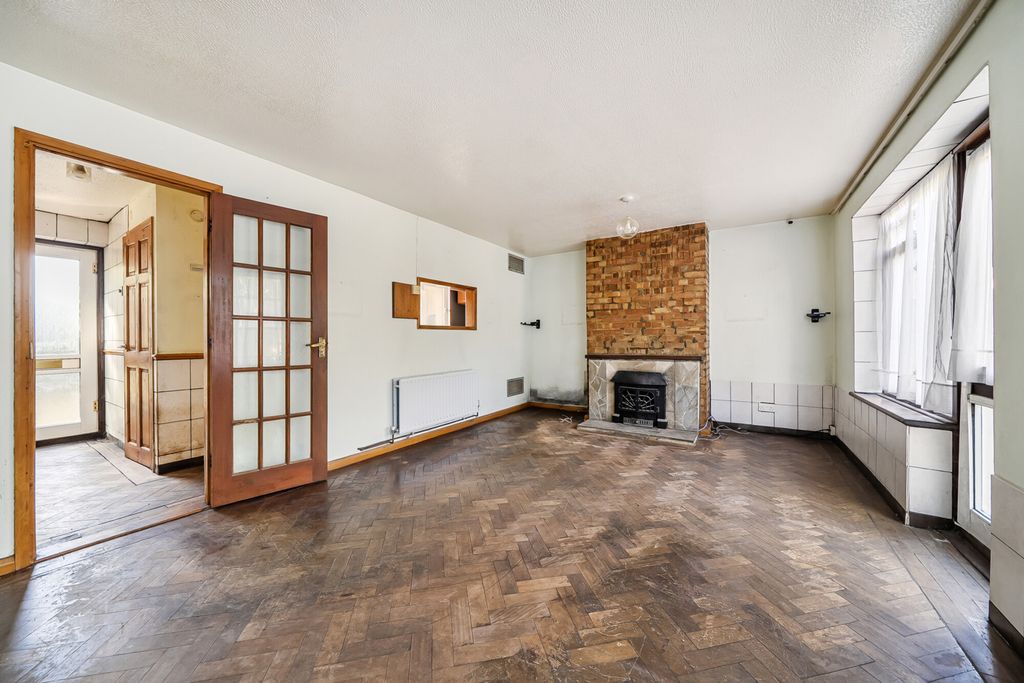 Property photo 2 of 22 1501747-3-6A721Ed...