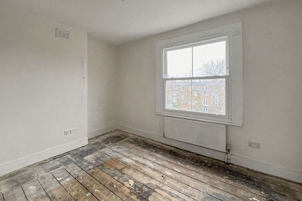 Property photo 3 of 11 72C Brook Green, London, W6 7Be