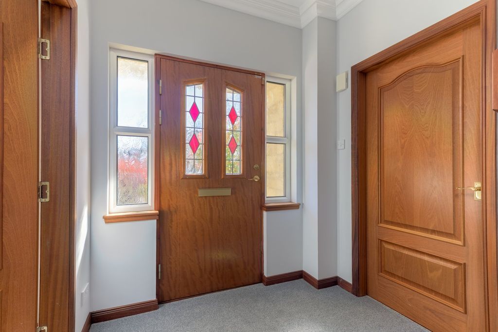 Property photo 3 of 26