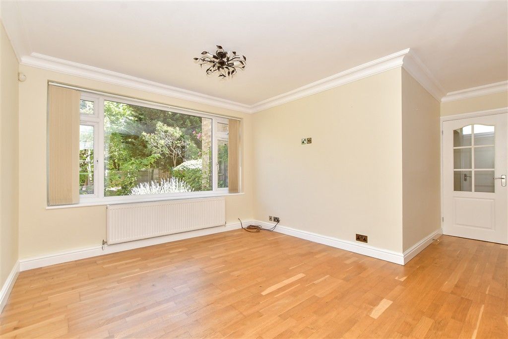 Property photo 2 of 17 Lounge