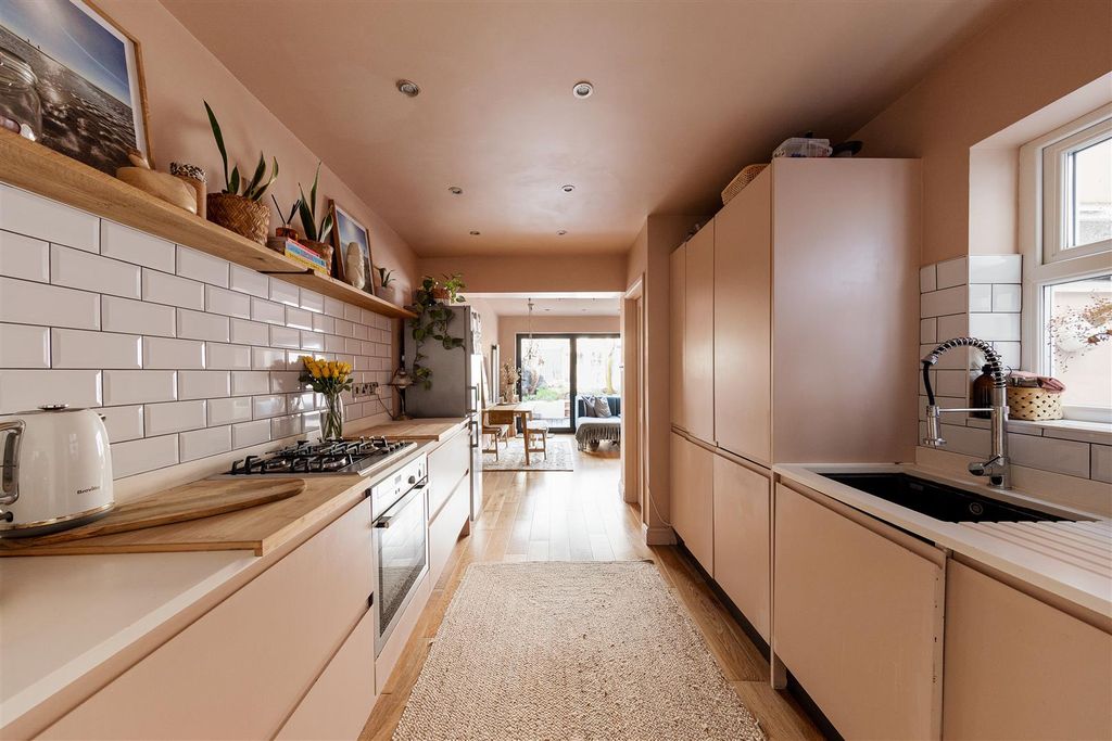 Property photo 3 of 21 Capworth Street, E10