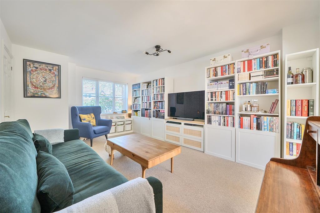 Property photo 2 of 20 1439827-11-69Eb674Fdcff8.Jpg