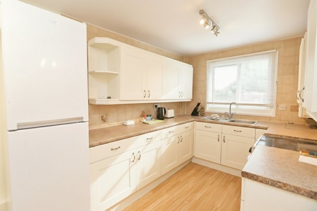 Property photo 2 of 21