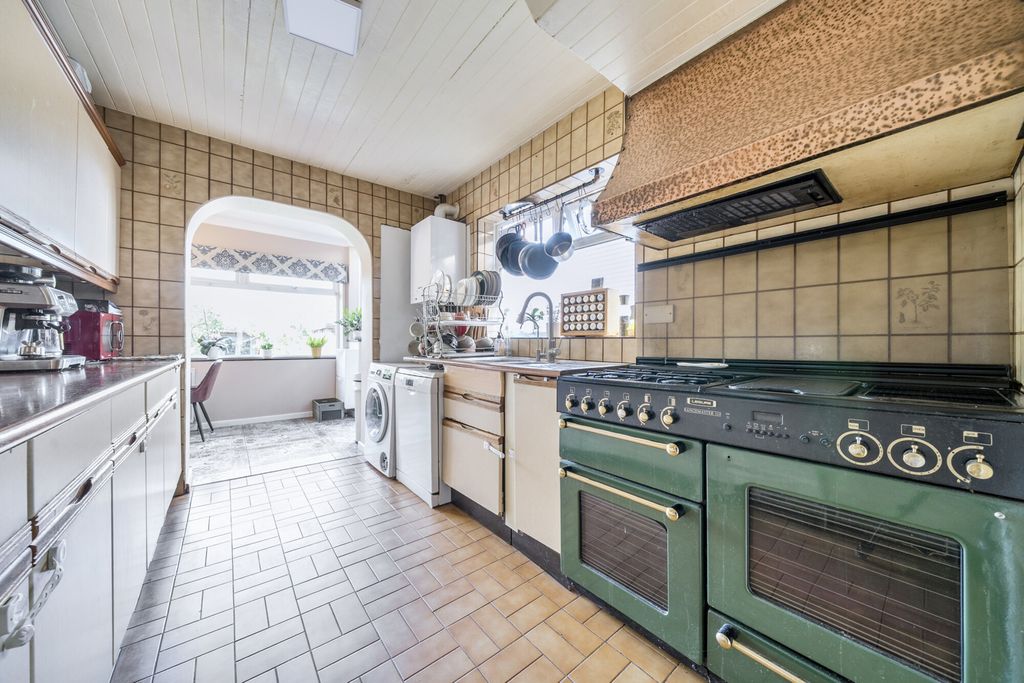 Property photo 3 of 14 Kitchen
