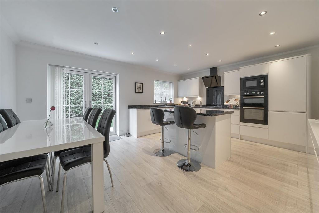 Property photo 2 of 24 1360707-6-68F7824Af3479.Jpg