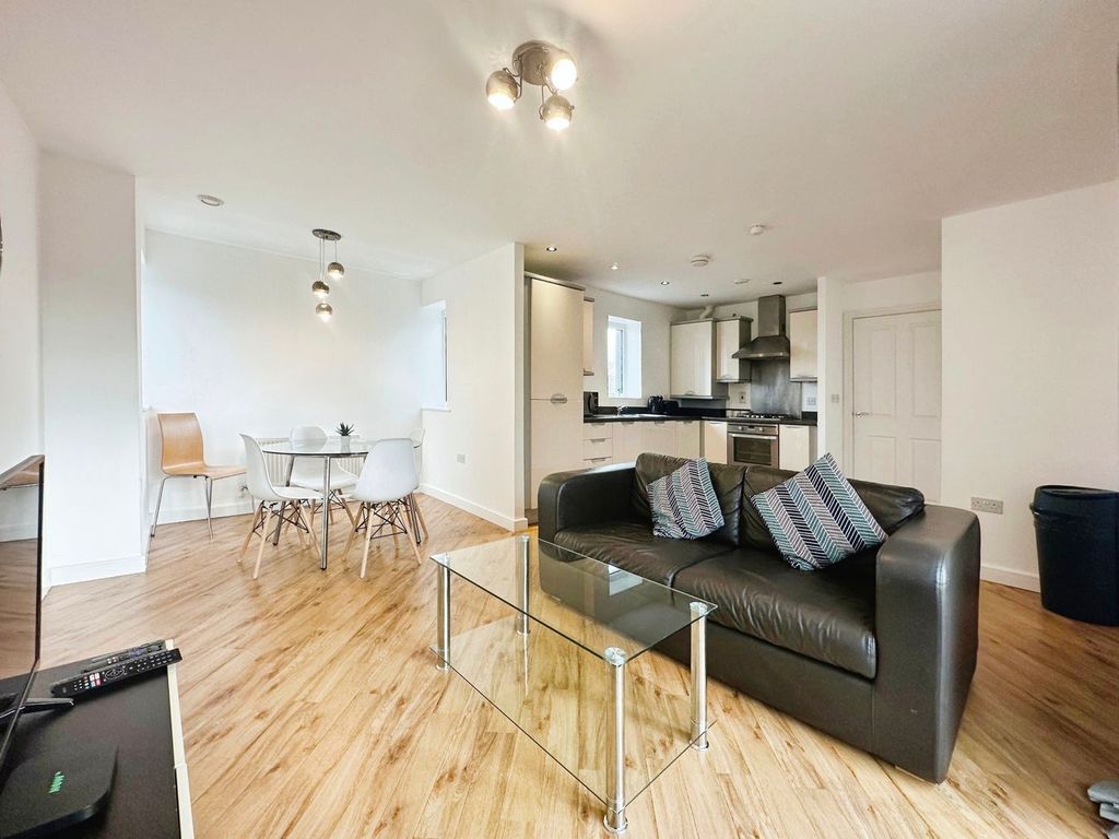 Property photo 2 of 12 Lounge