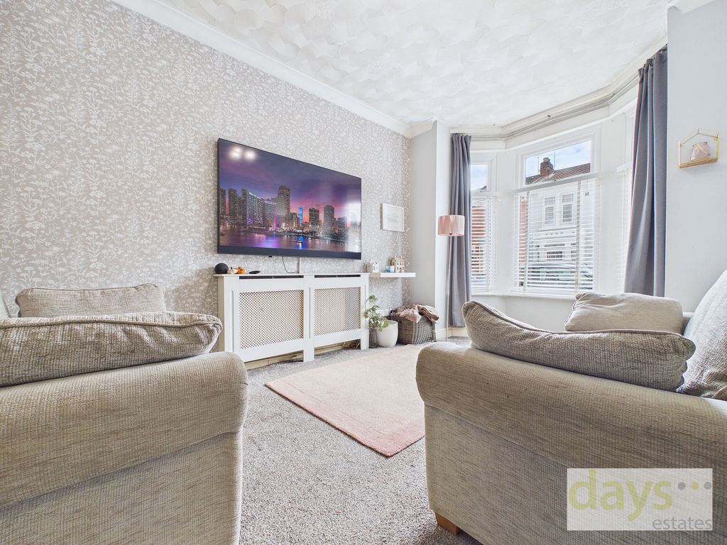 Property photo 2 of 17 Lounge