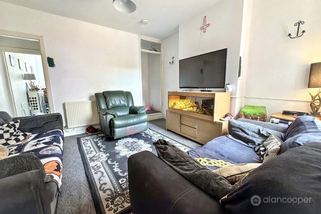Property photo 3 of 17 5079064