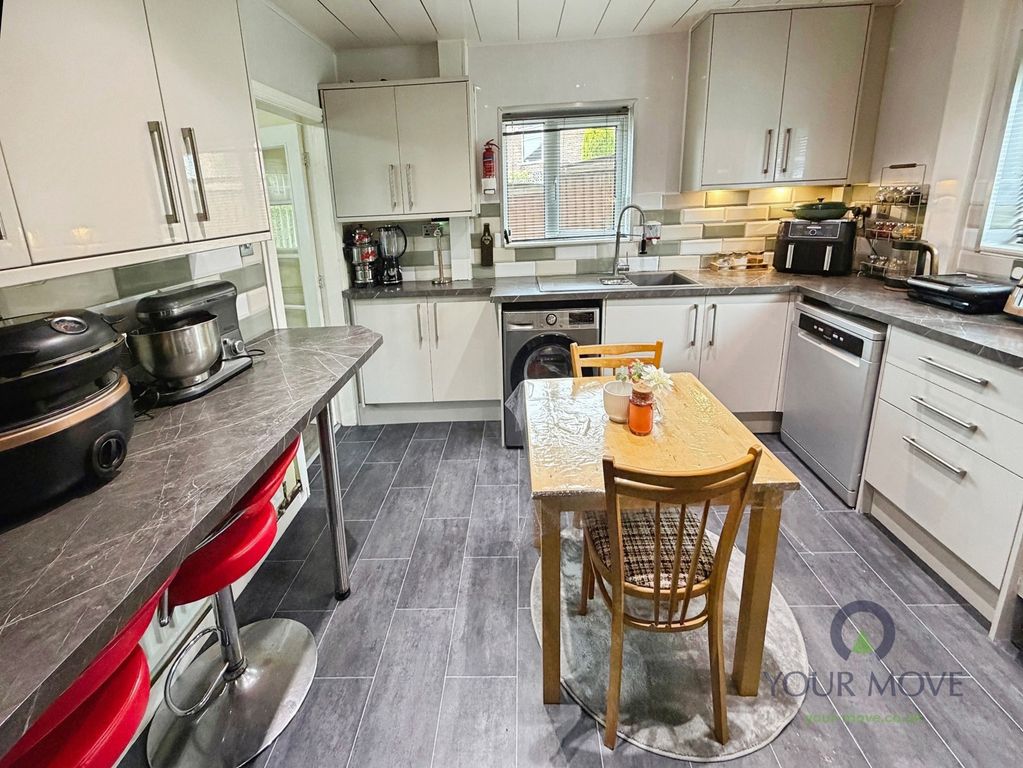 Property photo 3 of 15 Kitchen