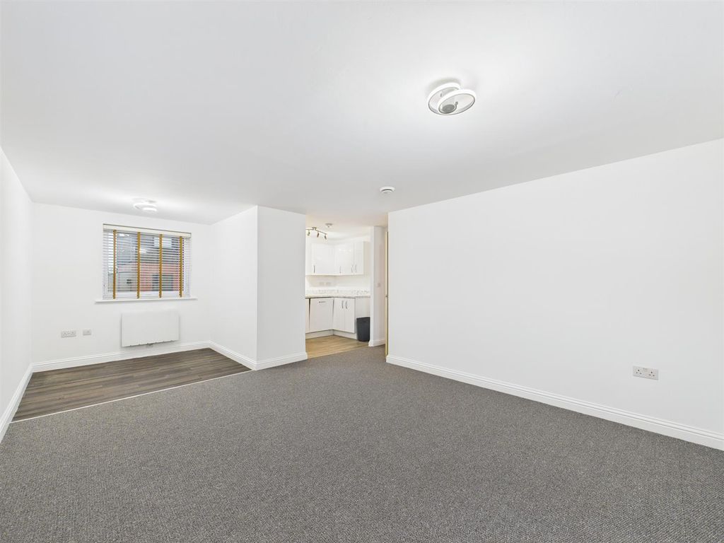 Property photo 3 of 10 Cam02435G0-Pr0119-Still008.Jpg