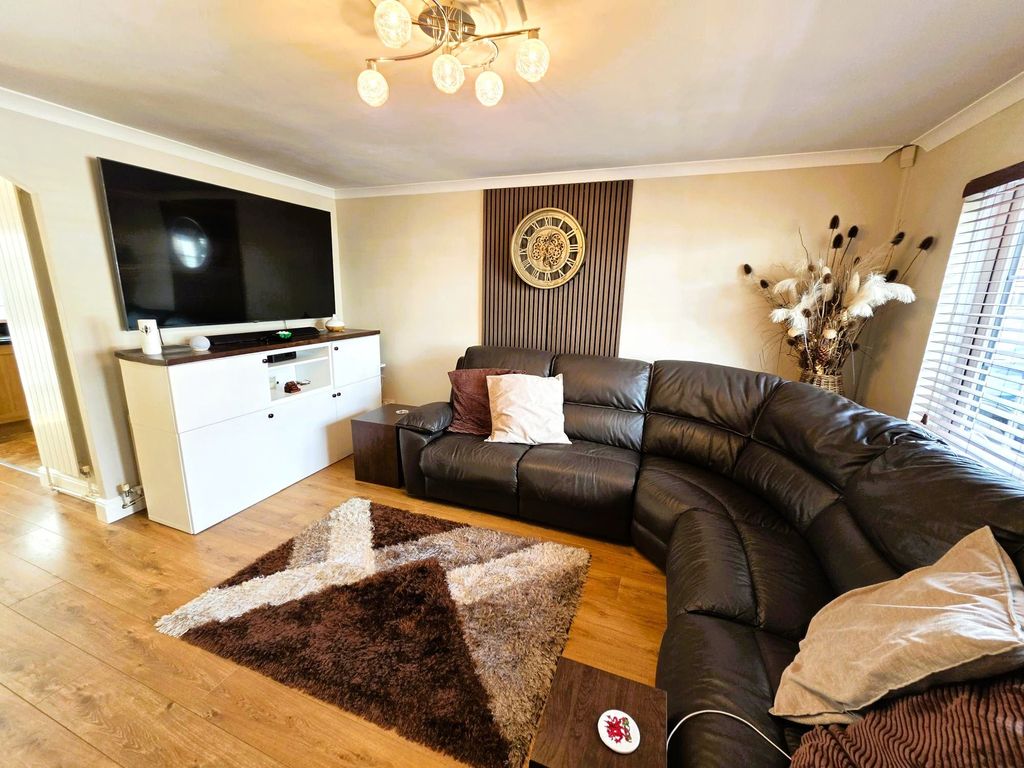 Property photo 2 of 25 Lounge