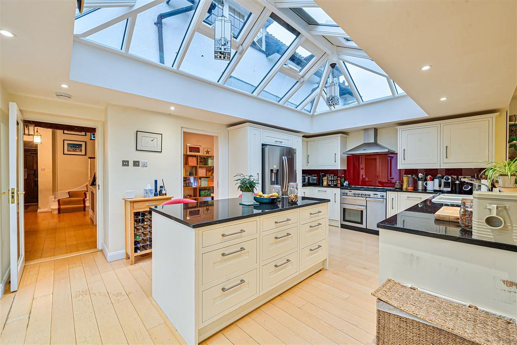 Property photo 2 of 20 1388339-24-693Bf53Bdbc7B-Arw-1.Jpg