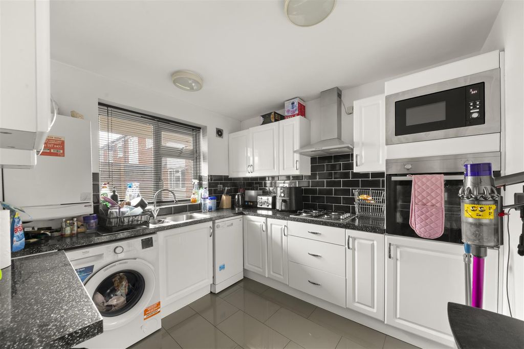 Property photo 2 of 13 3