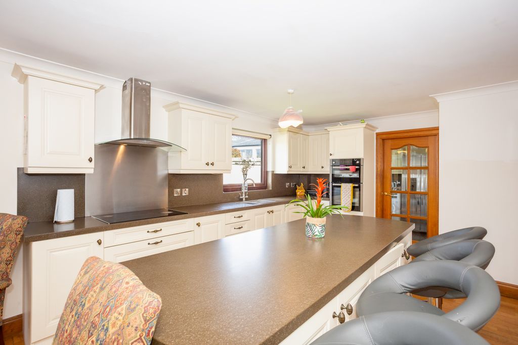 Property photo 3 of 28 Kitchen Dining Area