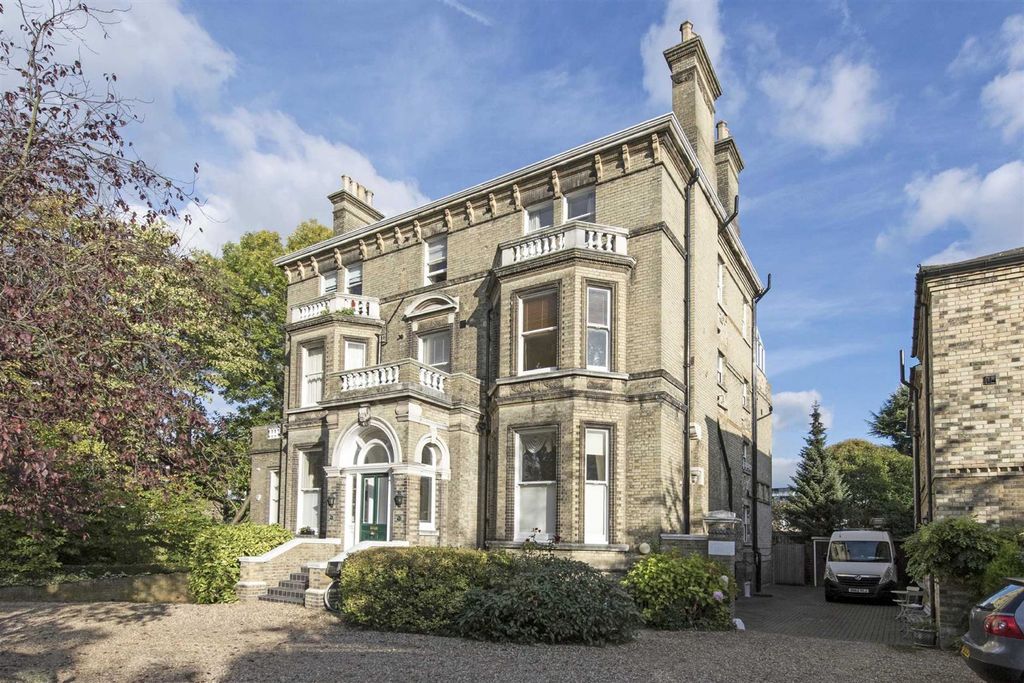 Property photo 1 of 8