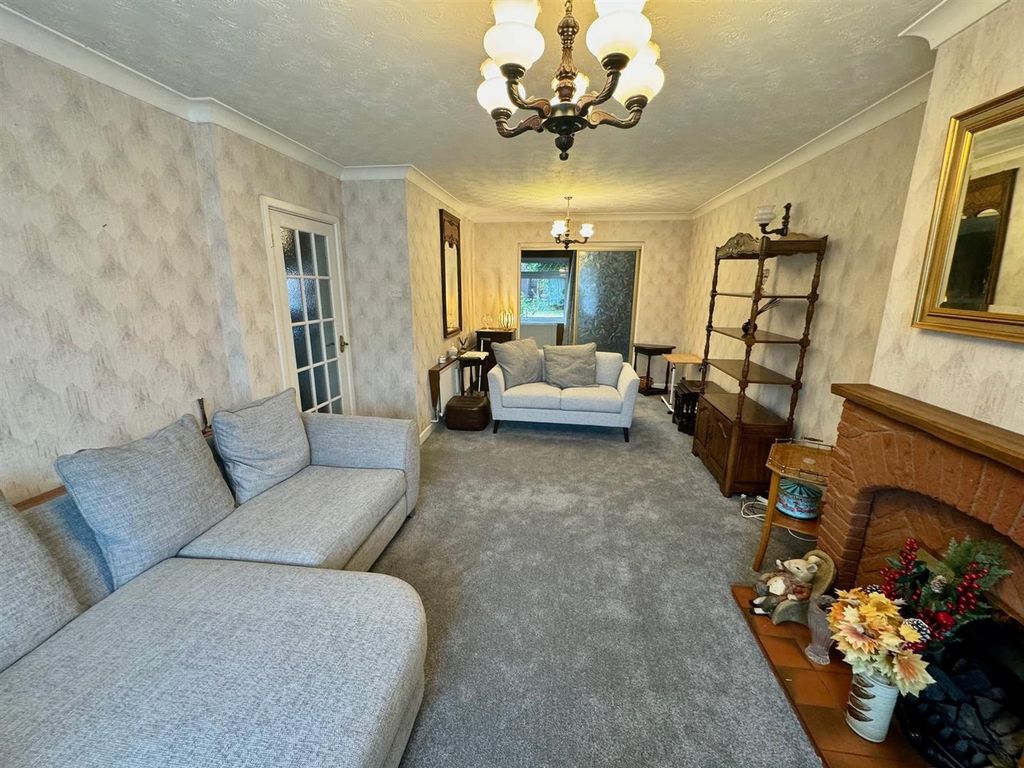 Property photo 1 of 11 Lounge 2.Jpg