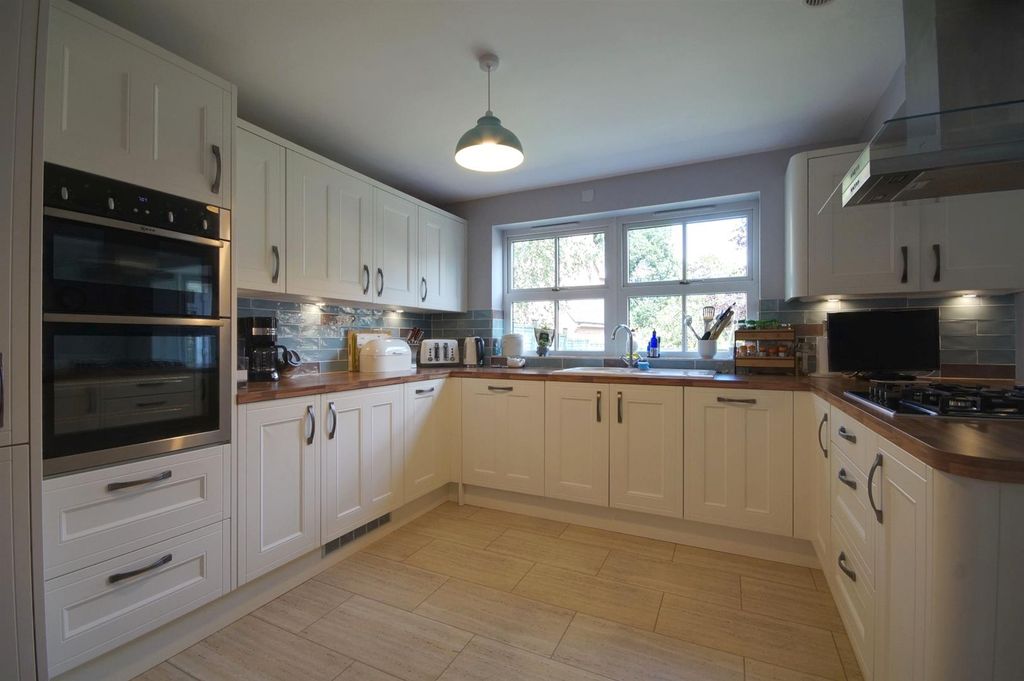 Property photo 3 of 18 Kitchen.Png