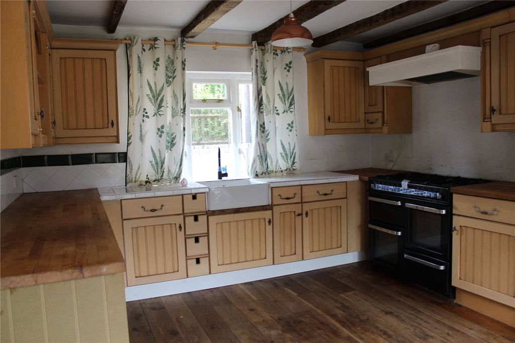 Property photo 2 of 6 Kitchen