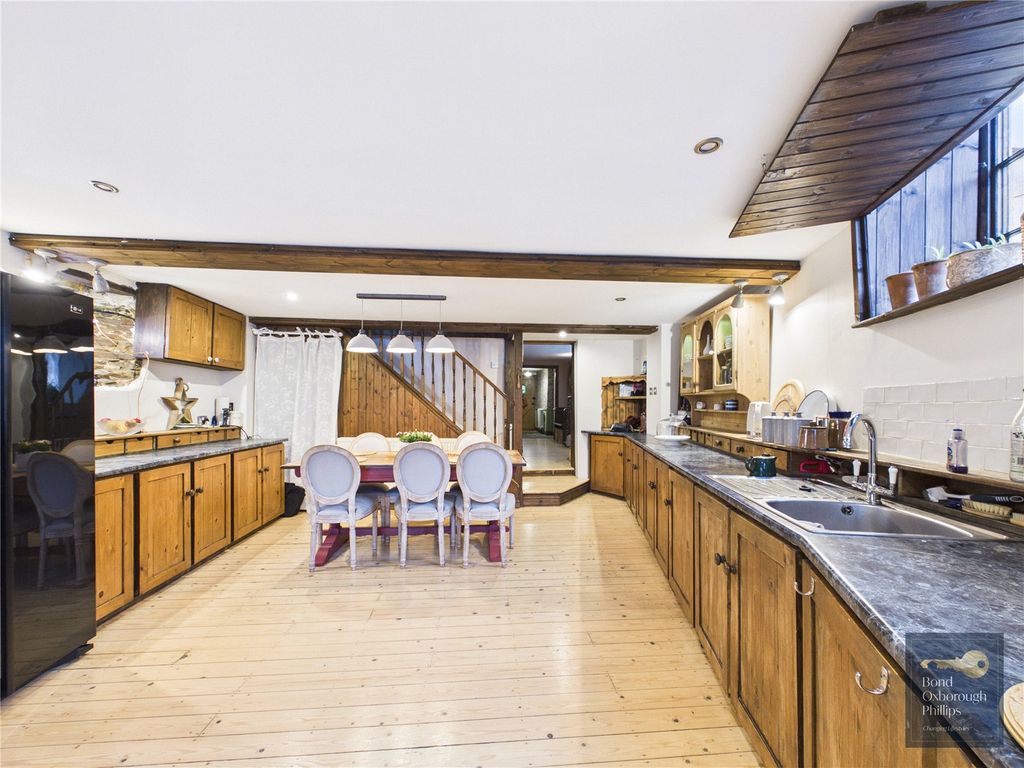 Property photo 1 of 52 Picture No. 16