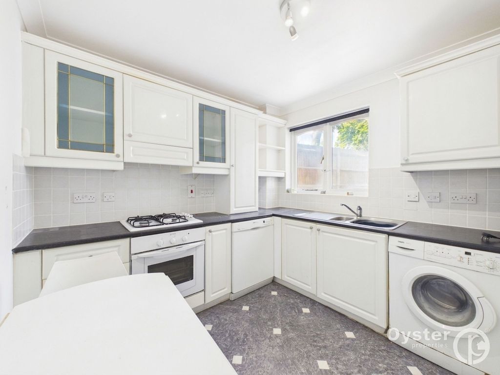 Property photo 3 of 19 Kitchen