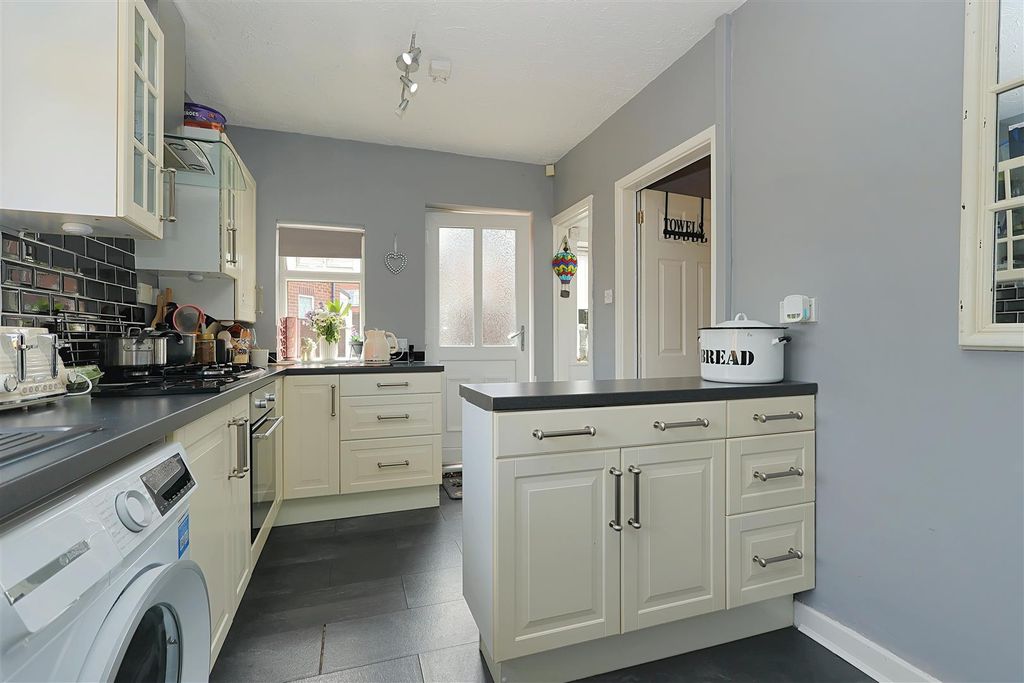Property photo 3 of 15 Kitchen