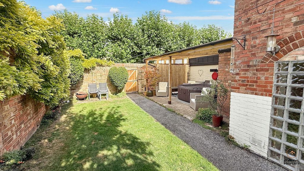 Property photo 3 of 24
