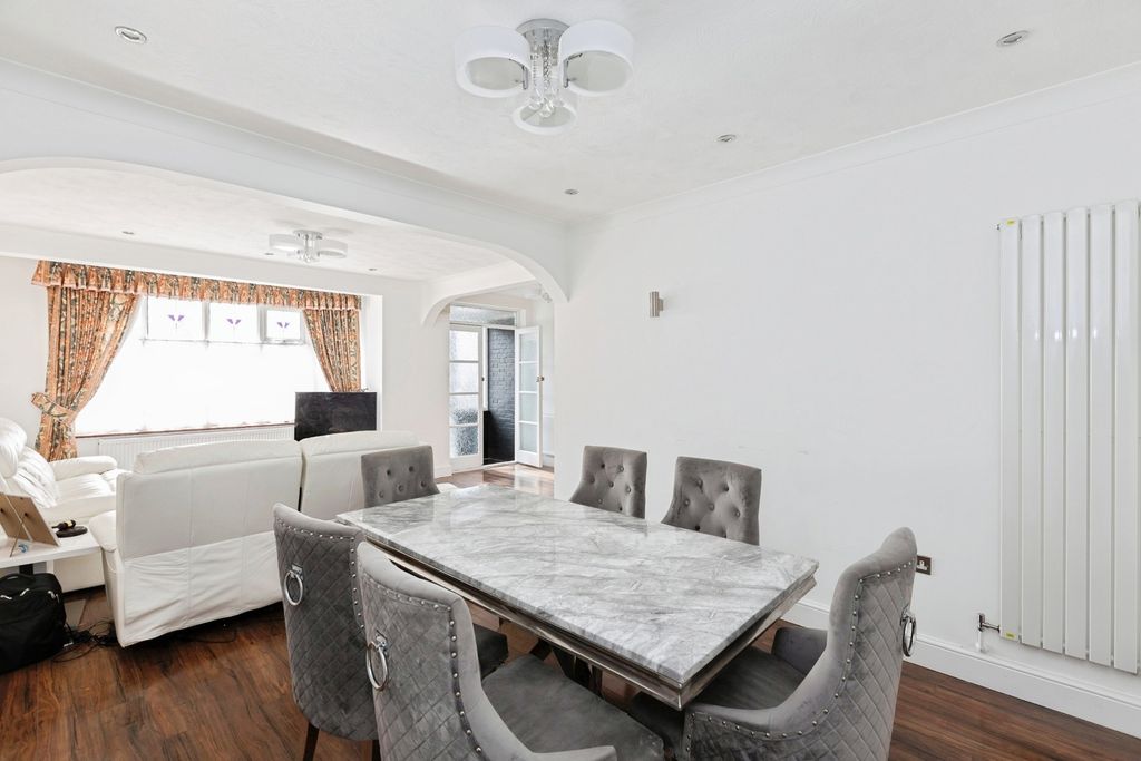 Property photo 3 of 18 Pbox-Img.Jpg
