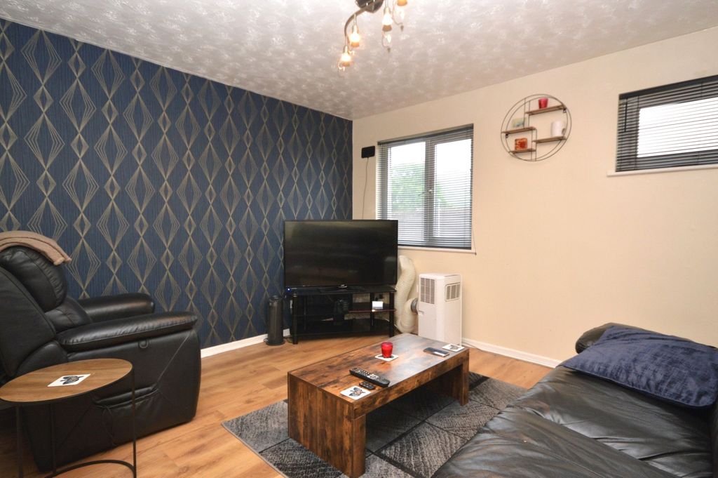 Property photo 2 of 5 2 - Picture No. 04