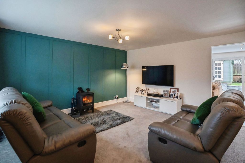 Property photo 3 of 44