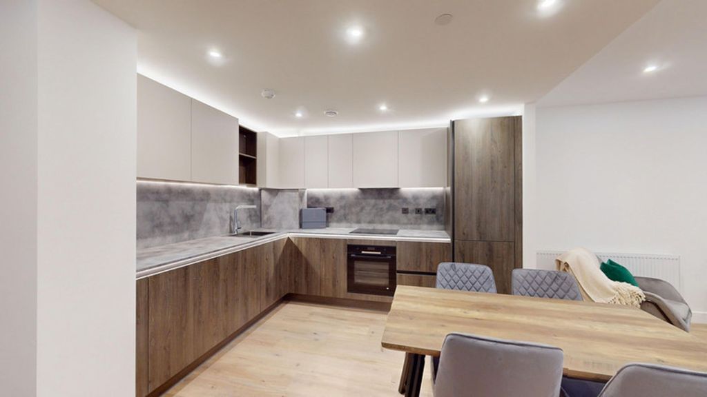 Property photo 2 of 20