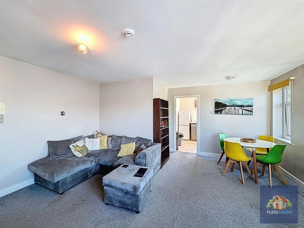 Property photo 3 of 17 4306675